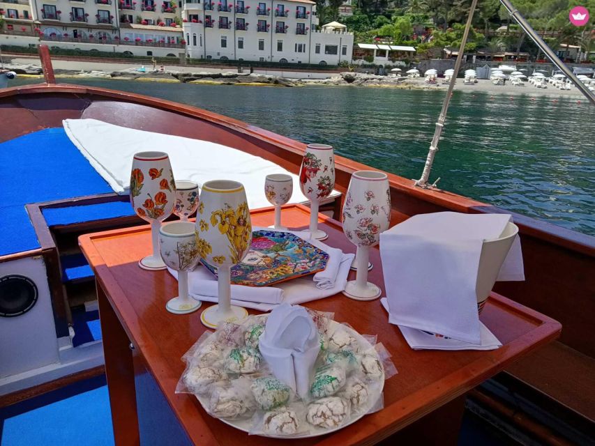 Taormina Coast : Classic Tour with aperitif - Boat size, comfort, and the reality of a 2-hour tour