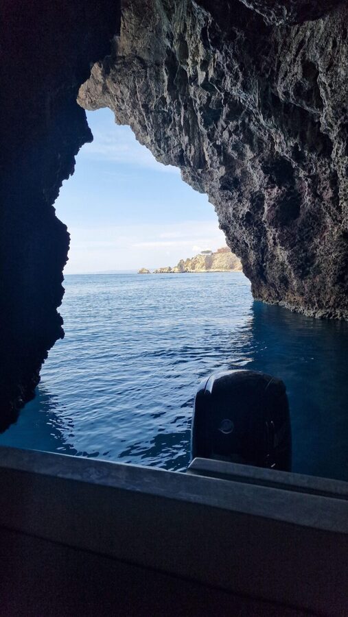 Taormina: Coastline Boat Tour with Aperitif and Snorkeling - Who this tour suits best (and who should skip it)