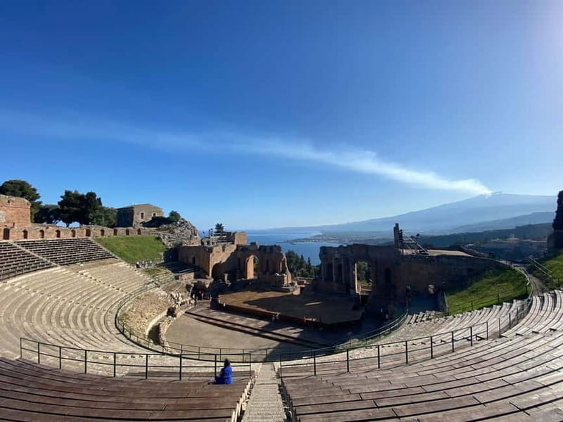 Taormina: exclusive tour with food, drinks, and sunset, pick-up from Catania - Villa Comunale: your cool-down walk with high payoff views
