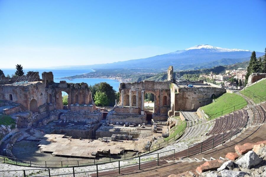 Taormina Private Tour: Discover Hidden Treasures and Dreamscapes - Tombe Bizantine: quiet intrigue between major landmarks