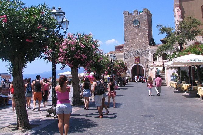 Taormina Private Walking Tour - Piazza IX Aprile and San Giuseppe: the view and the doorway