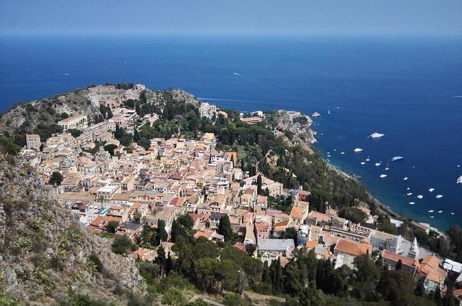 Taormina shore tour - for small group cruise passengers - Guides who turn a drive into a lesson