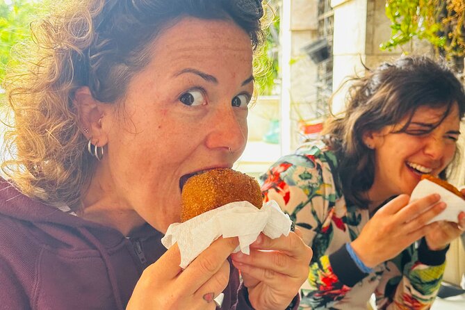 Taormina: Sicilian Street Food & Wine Tour by Do Eat Better - Stop 3 at Villa Comunale: focaccia Messinese and a softer, savory reset