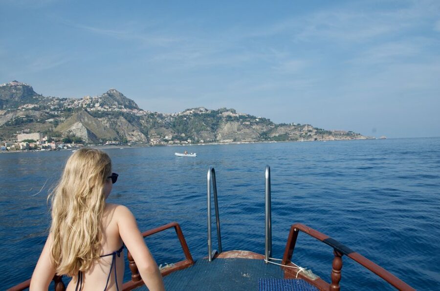 Taormina: White Lotus Tour - Isola Bella and Taormina Bay: the swim-and-photos moment