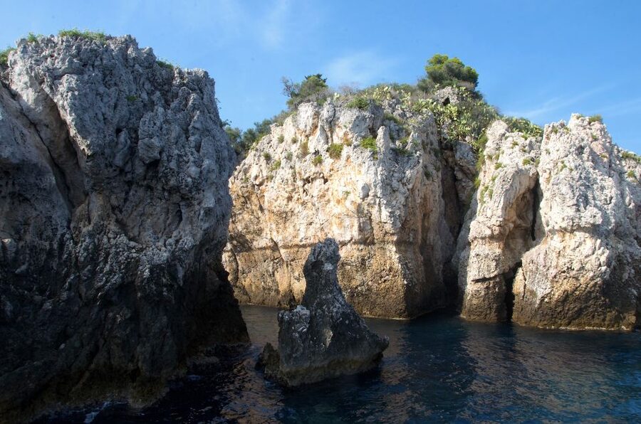 Taormina: White Lotus Tour - Snacks and drinks: what’s included, and what to expect on board