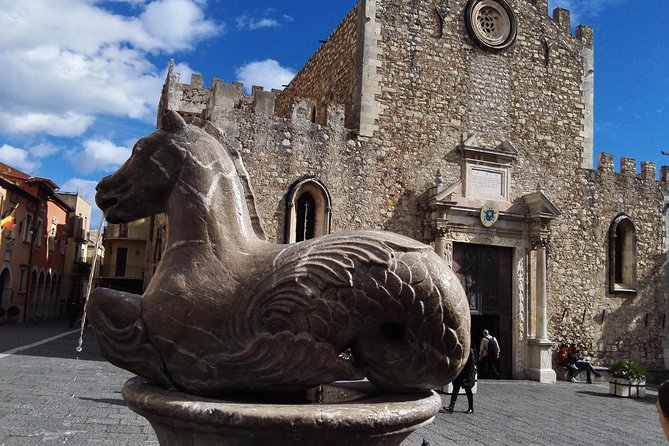 TASTE OF SICILY: Taormina, Messina + sicilian street food tasting - Free time in Taormina: shop, snack, and choose your own rhythm