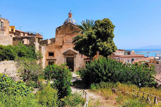 Termini Imerese Walk Tours & Sightseeing - Cinema Eden and the Piazza Duomo sights: Duomo + Cammara Picta