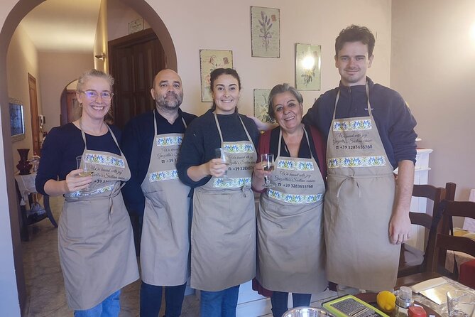 The grandmothers of Commerce Square. The taste of old traditions - Meeting Graziella in Campofelice di Roccella: a simple start, not a big bus tour