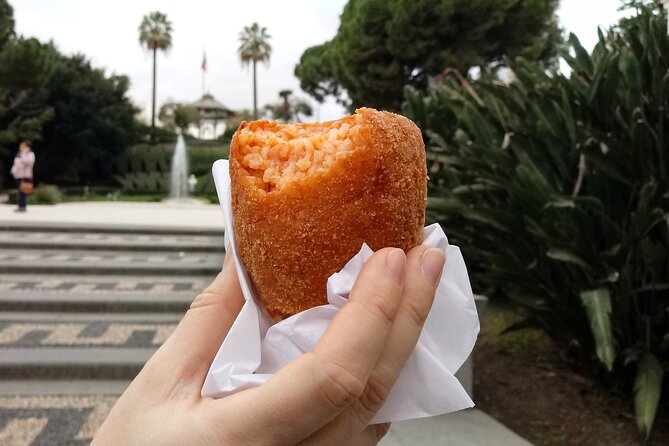 The Original Catania Street Food and Market Tour by Streaty - Castello Ursino: the quick view that gives the walk meaning