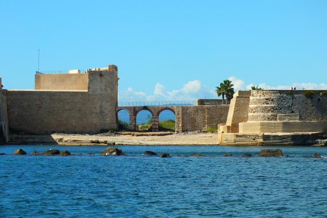 Tour of the island of Ortigia and exploration of sea caves with baths. - Skippers, narration, and English: what to expect on board