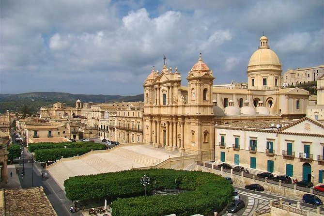 Tour Syracuse Ortigia Noto - Parco Archeologico della Neapolis: Greek Theater, Ear of Dionysius, and Latomie