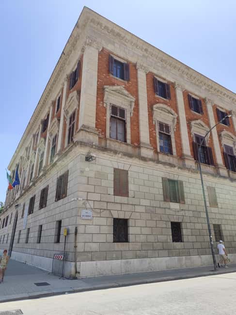 Trapani: Hidden Gems Walking Tour - Comfort tips for narrow streets in Trapani