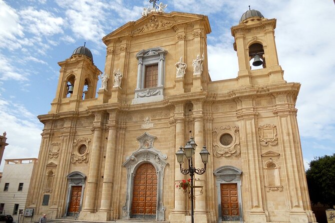 Trapani Walking Tour with Audio and Written Guide by a Local - Porta Oscura and Torre dell’Orologio: the old city gate plus an astronomical clock