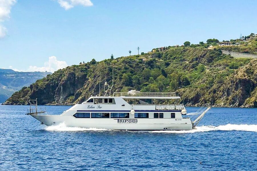 Tropea: Lipari, Panarea, and Stromboli Boat Tour by Night - Key things that make this night tour work
