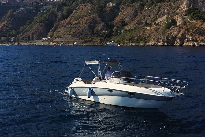 Visit of the bay of Taormina with private boat - What Giovanni brings to the boat day (and why it matters)