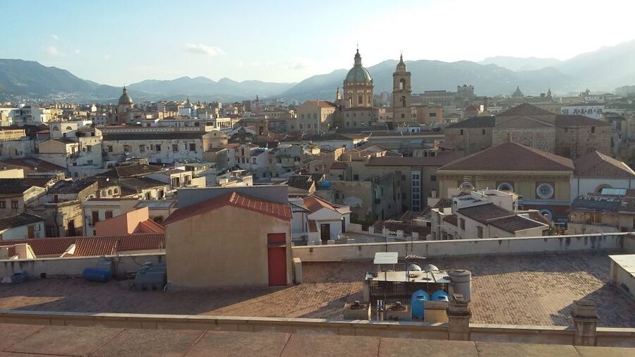 Walking Tour and typical Lunch in a private charming home - Capo and Vucciria markets: the heart of what Palermo smells like