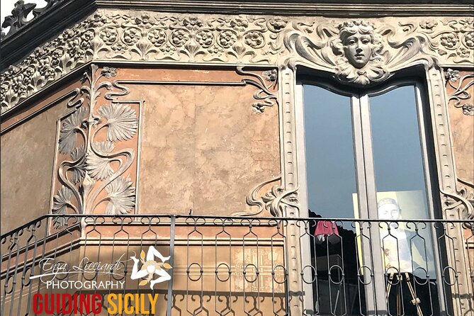 WalkingTour CATANIA - discovering the city of lava with a licensed guide - The best part: how the guide makes lava feel personal