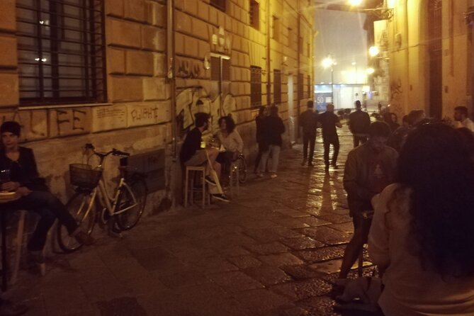 Wine Tasting in a group with other travelers - A Palermo wine tasting that stays human-sized