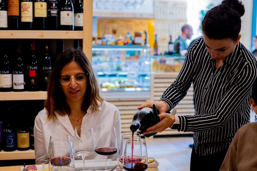Wine tasting in Catania Historic center - How the sommelier experience changes the tasting