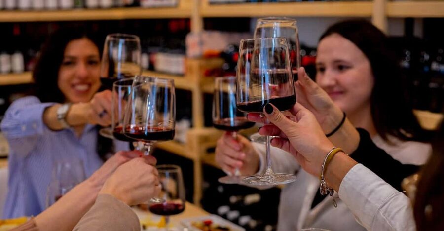 Wine tasting in Catania Historic center - The Etna wine tastings: what you’re actually learning