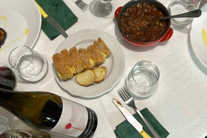 Wine tasting with gastronomic experience at Leonarda's home - The value of paying $94.93 for four pairings