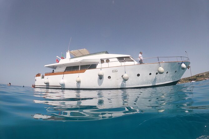 Yacht excursion Shalimar IV - What you get on board: comfort, food, and the small annoyances to plan around